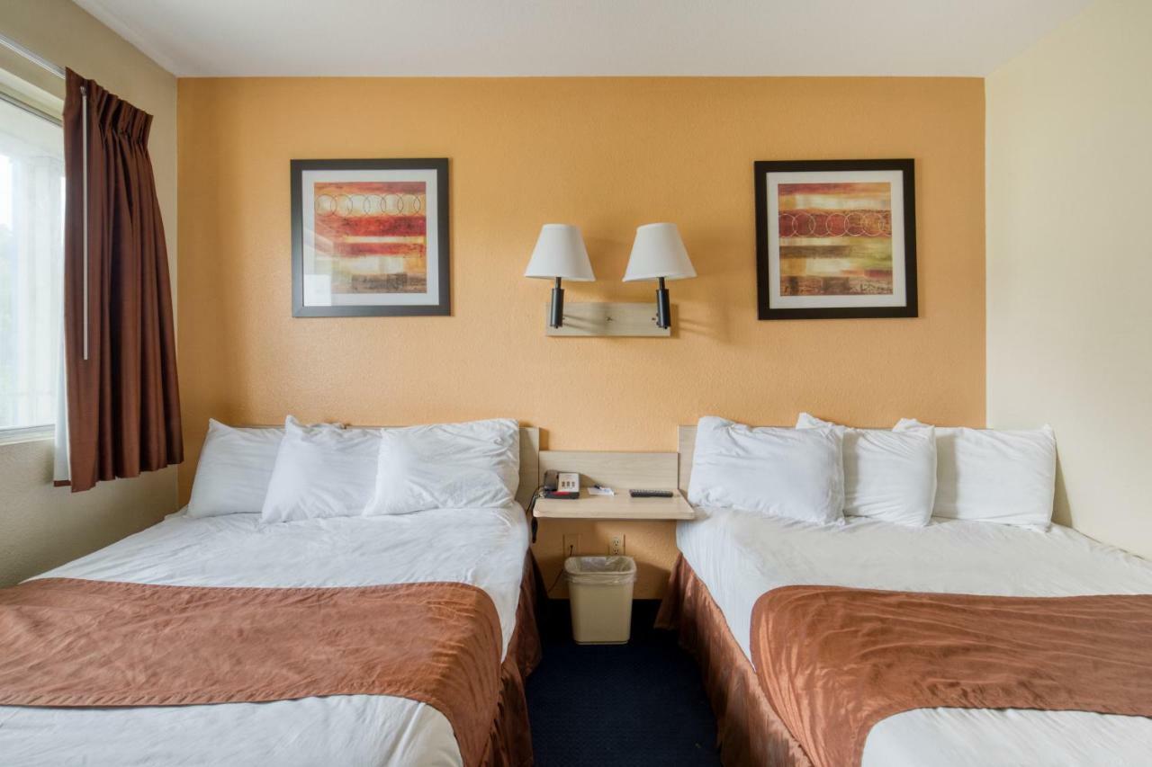 Days Inn By Wyndham New Philadelphia Eksteriør bilde